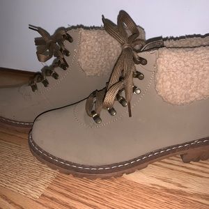 ankle boots (light beige with a tint of green)